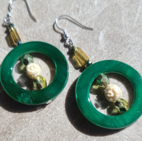 Handcrafted Bracelet and Earrings Set - Mother of Pearl - Picture 8 of 13